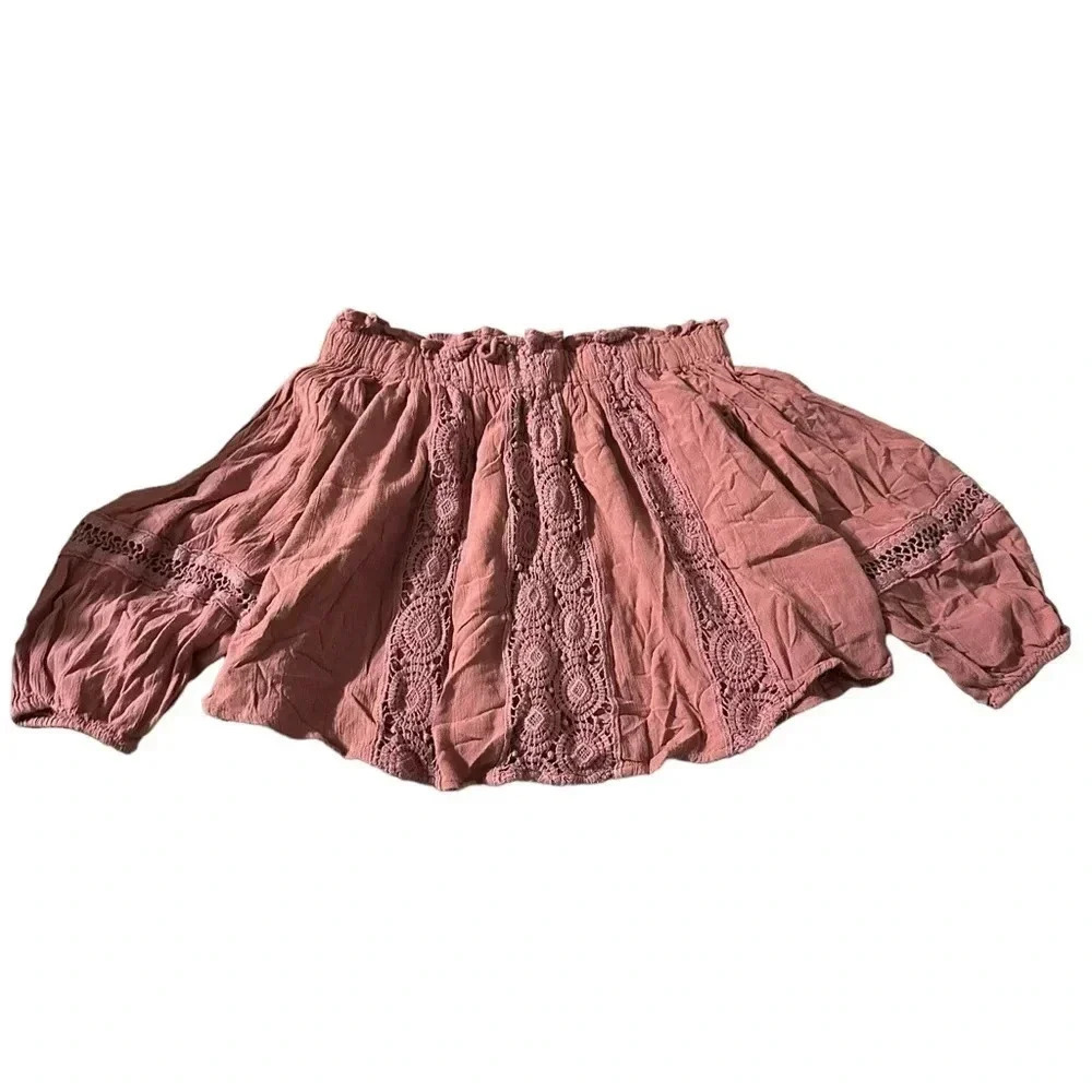 American Eagle Outfitters 3/4 Sleeve rose embroidered crop top Women's size XS
